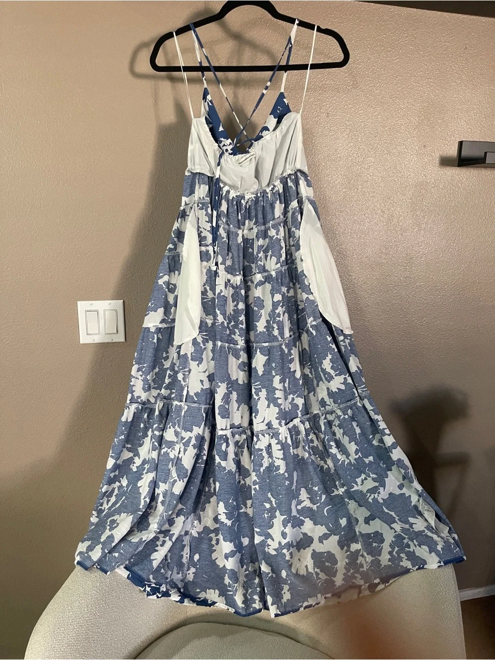 Abercrombie & Fitch Flowy Tiered Maxi Dress - Picture 9 of 11